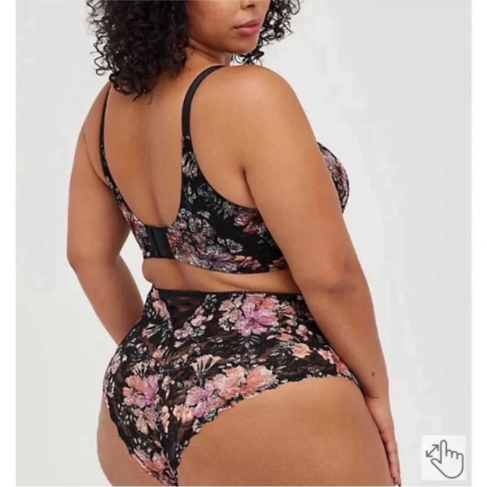 Torrid Floral Lace Lightly Lined 360° Smoothing™ Everyday Wire-Free Bra NWT